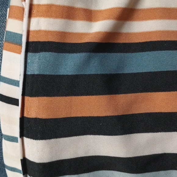 4 yds. High Quality Stretch Fabric Striped - Picture 4 of 5